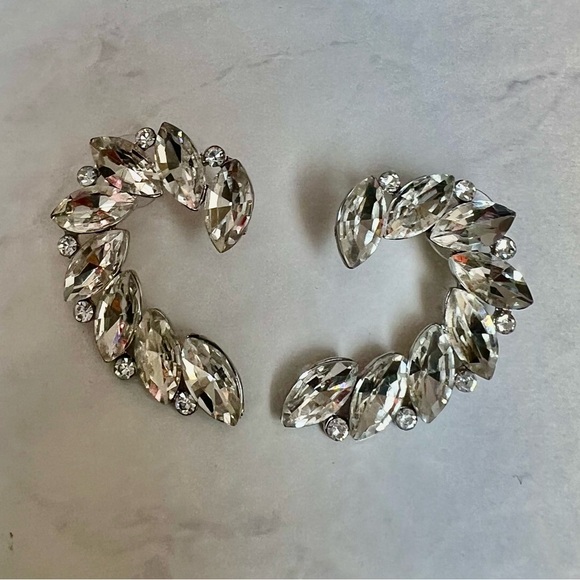 Boutique Jewelry - NEW Marquise Cut Elegant Silver Leaf Earrings